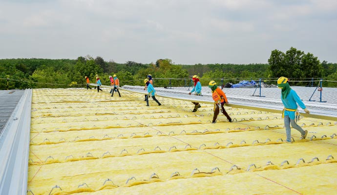 Commercial roof insulation service